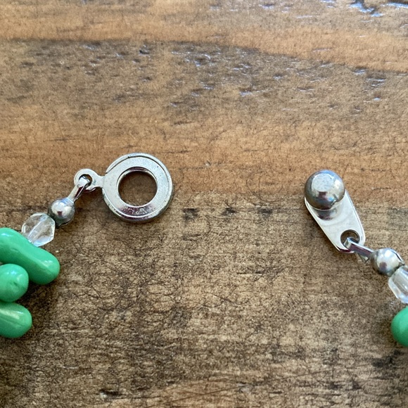 PAT 2007 Vintage Green and White Beaded Necklace - Picture 4 of 5